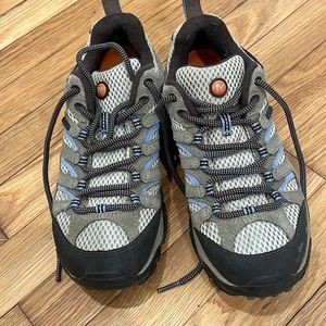 Womens Merrell hiking shoe